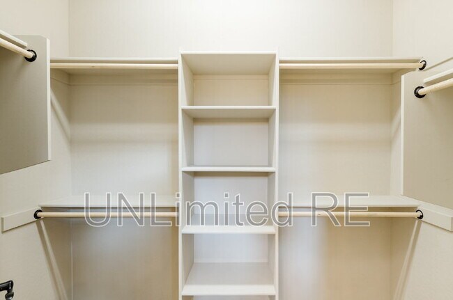 Building Photo - 308 Spirit Cir