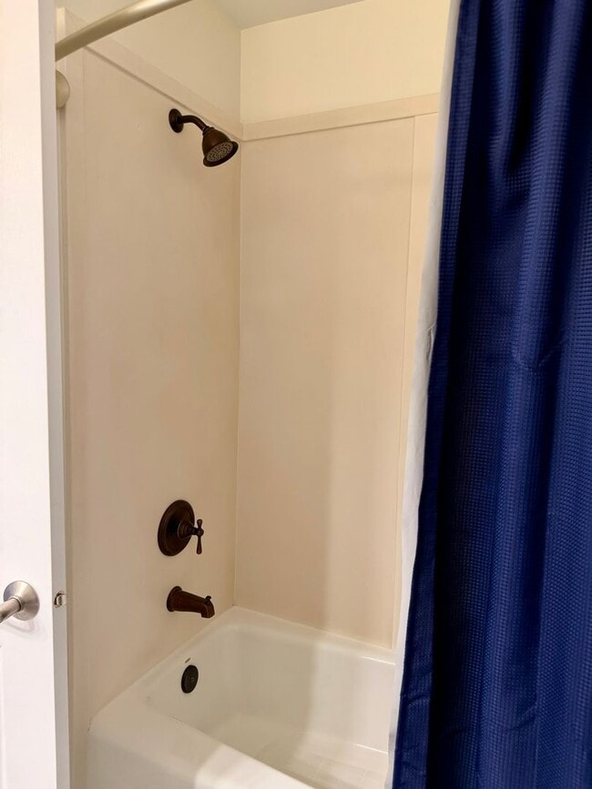 Building Photo - Townhouse within Walking Distance of Downtown Sugarhouse