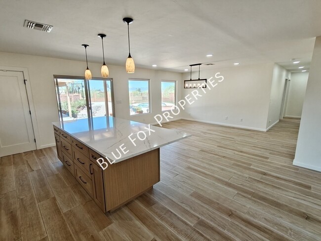 Building Photo - 5440 W Placita De La Promesa