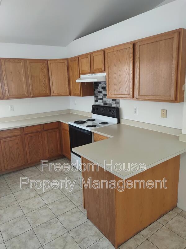 Building Photo - 2341 E Calvada Blvd