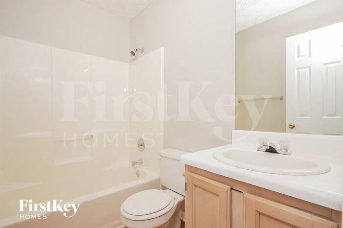 Building Photo - 6165 Pembroke Dr