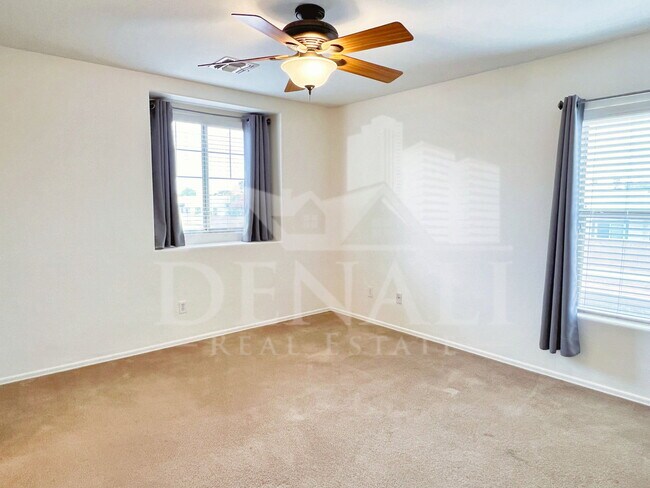 Building Photo - 113 E Palomino Dr