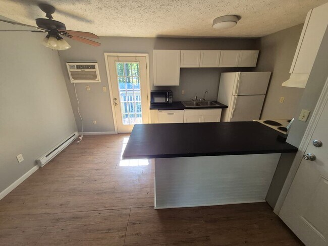 Building Photo - 105 Williams St