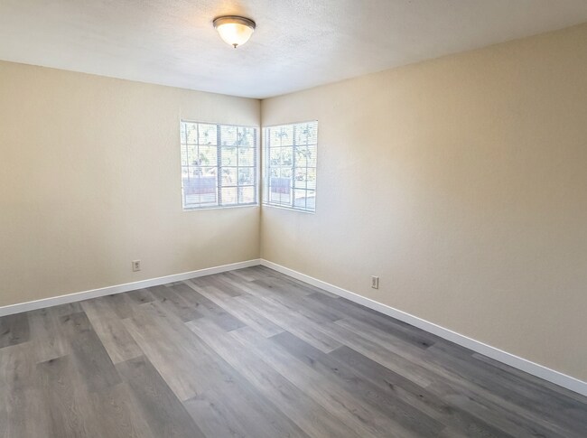 Building Photo - 2231 S Fern Ave