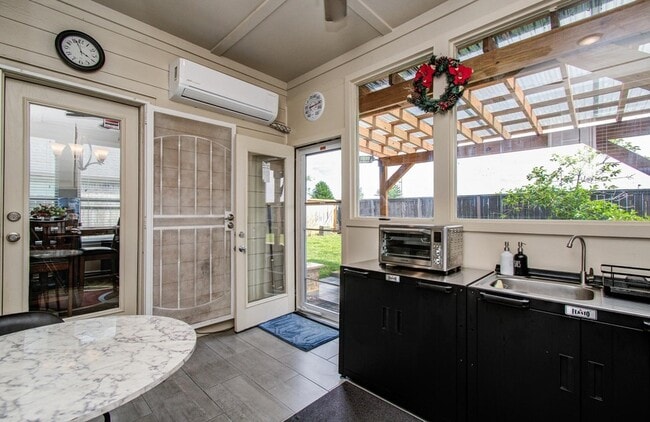 Building Photo - 7610 River Pass Dr