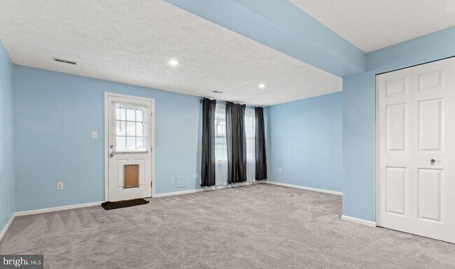 Building Photo - 6359 New Haven Ct