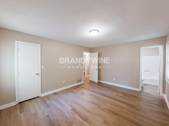 Building Photo - 2150 Moon Dr SW