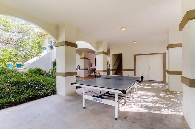 Building Photo - 327 Elm Lodge Dr