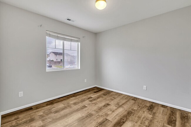 Building Photo - 1927 200 St E