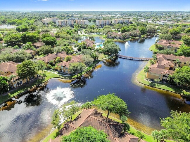 Building Photo - 4791 Via Palm Lakes Via