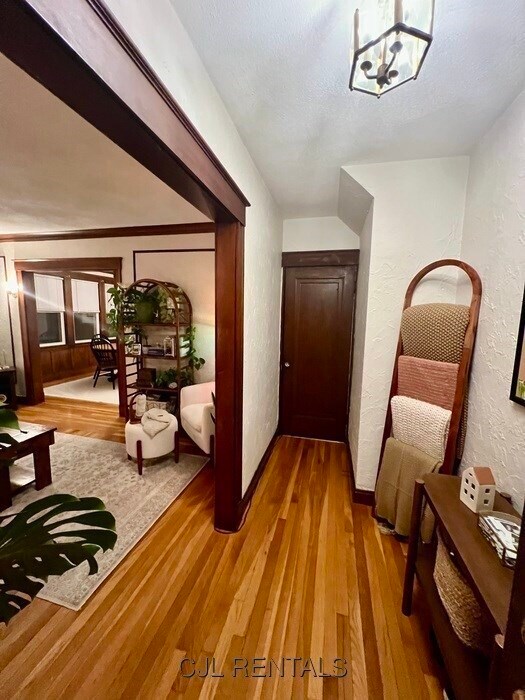 Building Photo - 33 Evans St