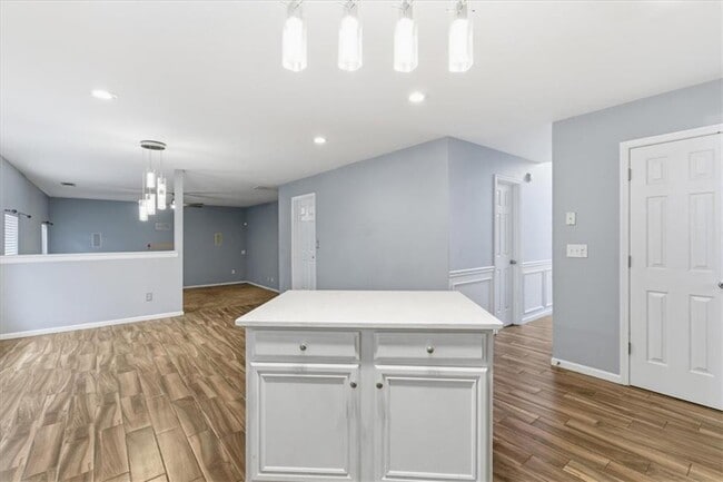 Building Photo - 345 Oxnard Cir SW