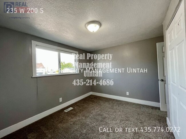 Building Photo - 235 W 200 S