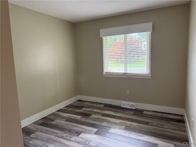 Building Photo - 7878 Sagamore Dr N