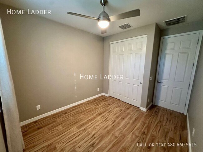 Building Photo - 33343 N Mildred Ln