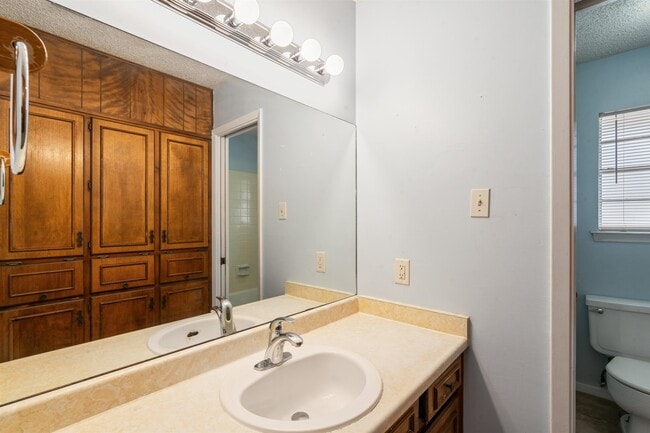 Building Photo - 334 Inspiration Way