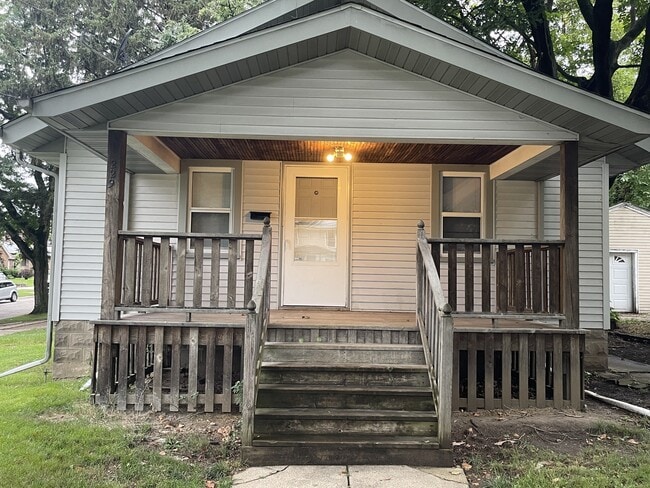 Building Photo - 229 Foster Ave