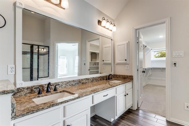 Building Photo - 8904 Lakewood Dr