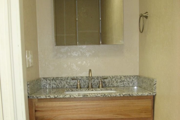 1/2 Bath - 604 W 3rd Ave