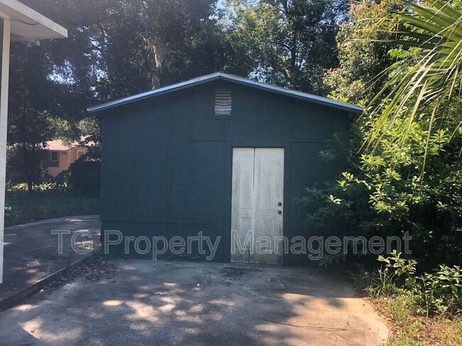 Building Photo - 1242 Kenmore St