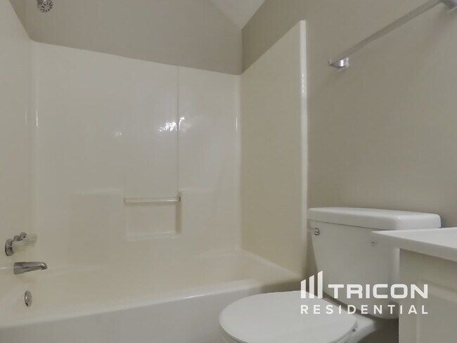 Building Photo - 510 Surveyor Walk