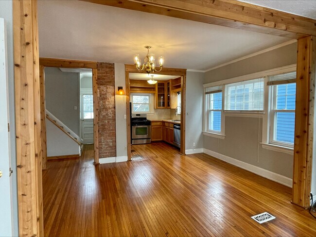 Building Photo - 2345 Grandview Ave