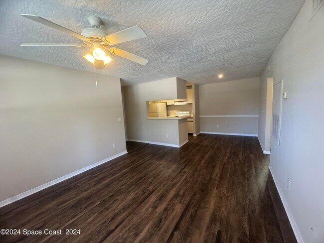 Building Photo - 7667 N Wickham Rd