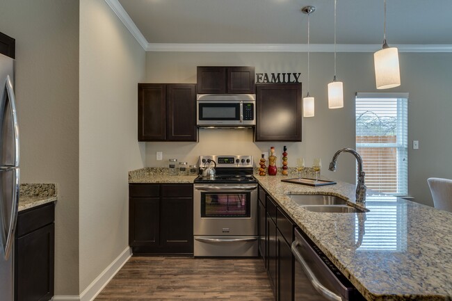 Belcara Luxury Townhomes Kitchen - Belcara Luxury Townhomes