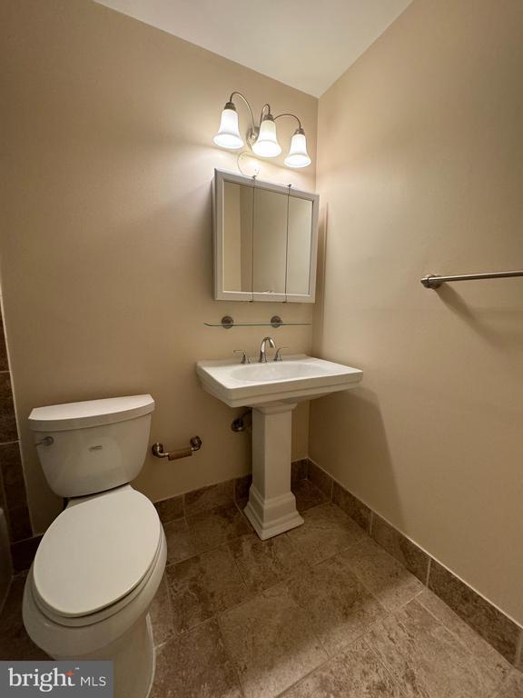 Building Photo - 214 Locust St SE