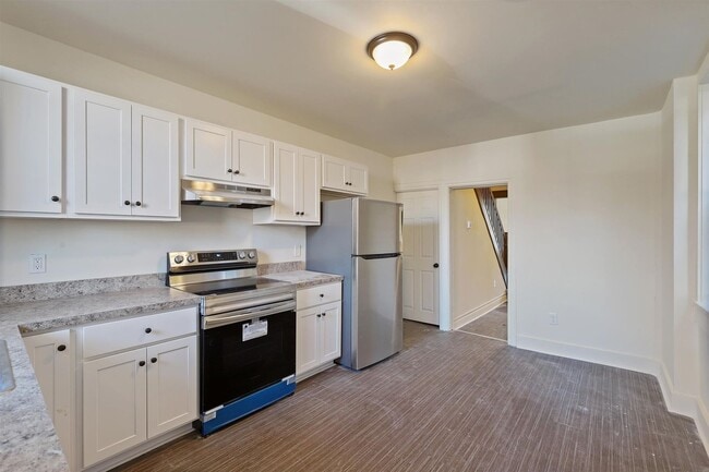 Building Photo - Bright 5 Bedroom, 1.5 Bath Home in Harrisburg, Pa!