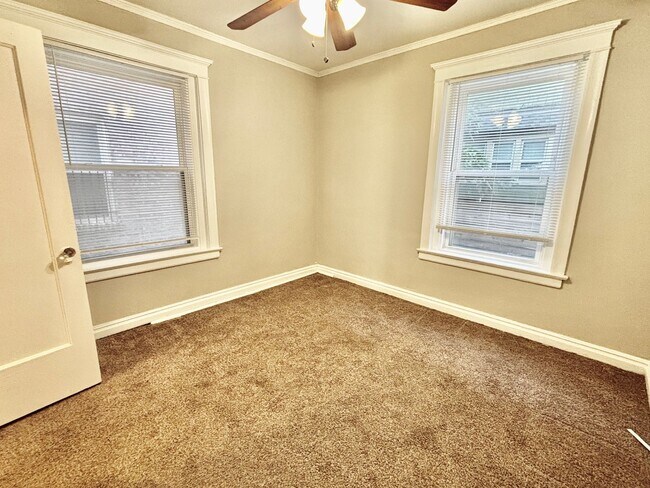 Building Photo - The Belmar