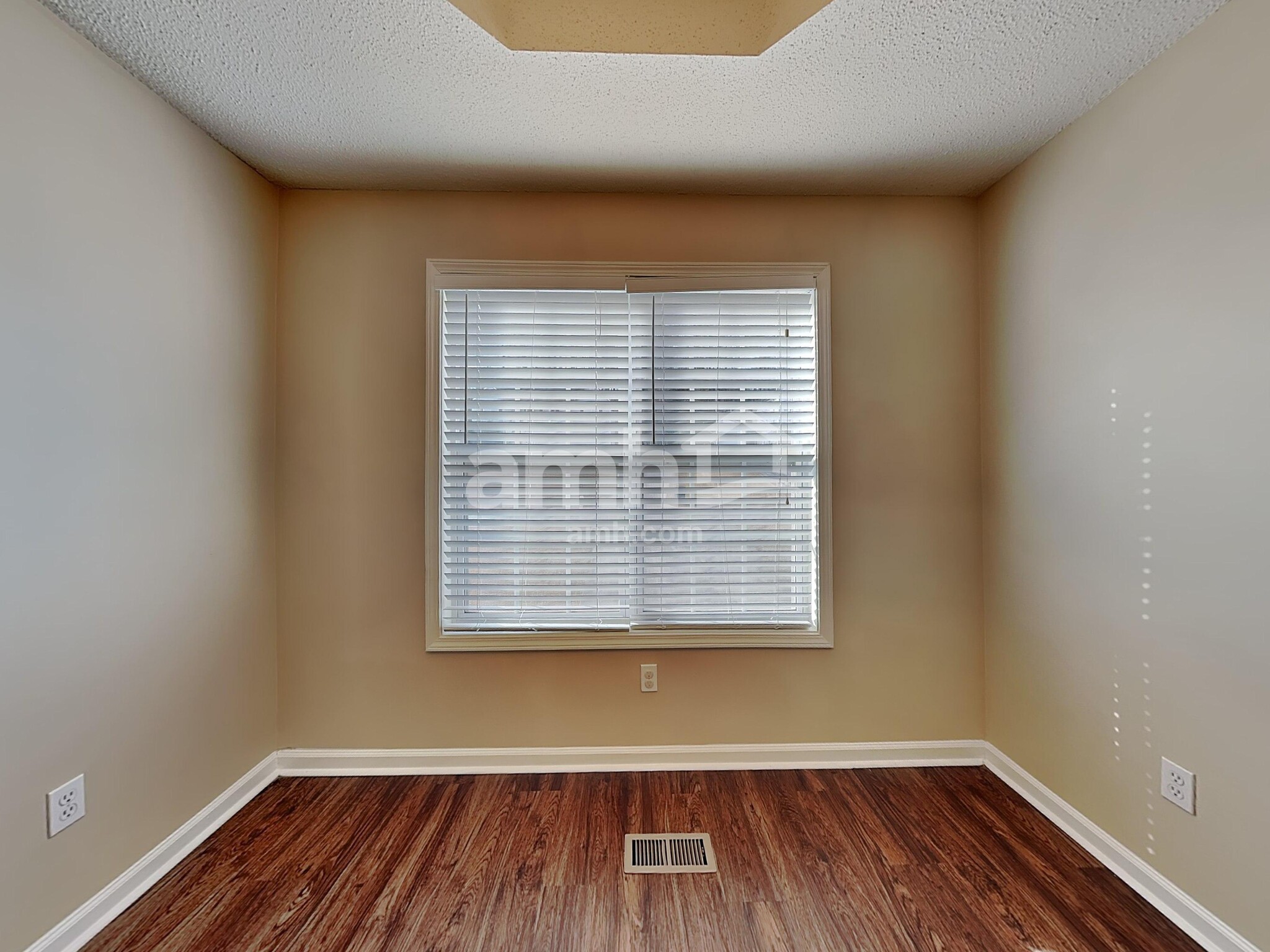 Building Photo - 276 Tanglewood Dr