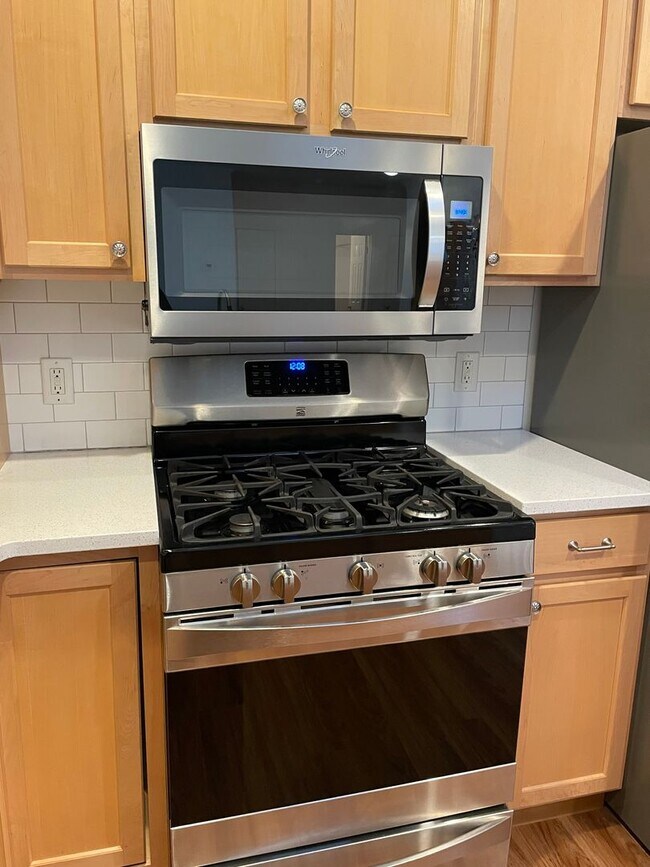 Building Photo - Lovely Home in Holmes Harbor with a Short Term Lease!