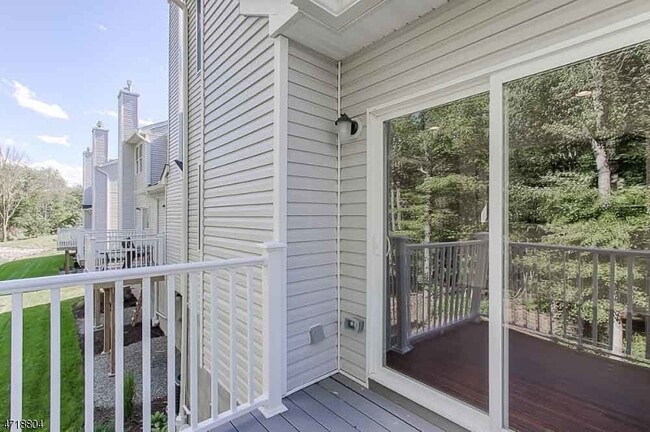 Building Photo - 15 DeCroce Ct