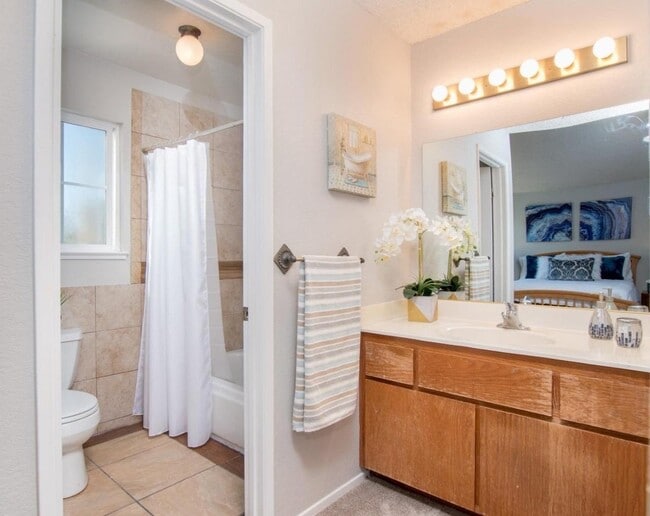 Building Photo - 1826 Home Gate Dr