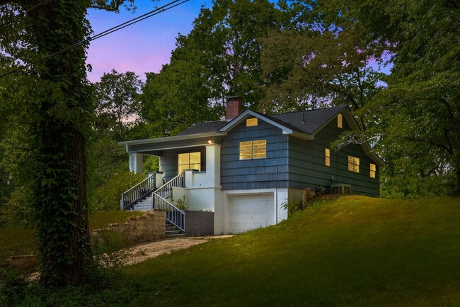Primary Photo - Beautifully Renovated 4 Bedroom 2 Bath Hom...