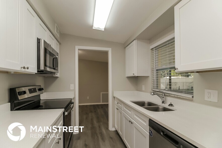 Building Photo - 7709 Sun Vista Way