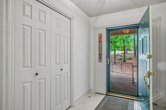 Building Photo - Lake Balboa Area| Home| Unfurnished