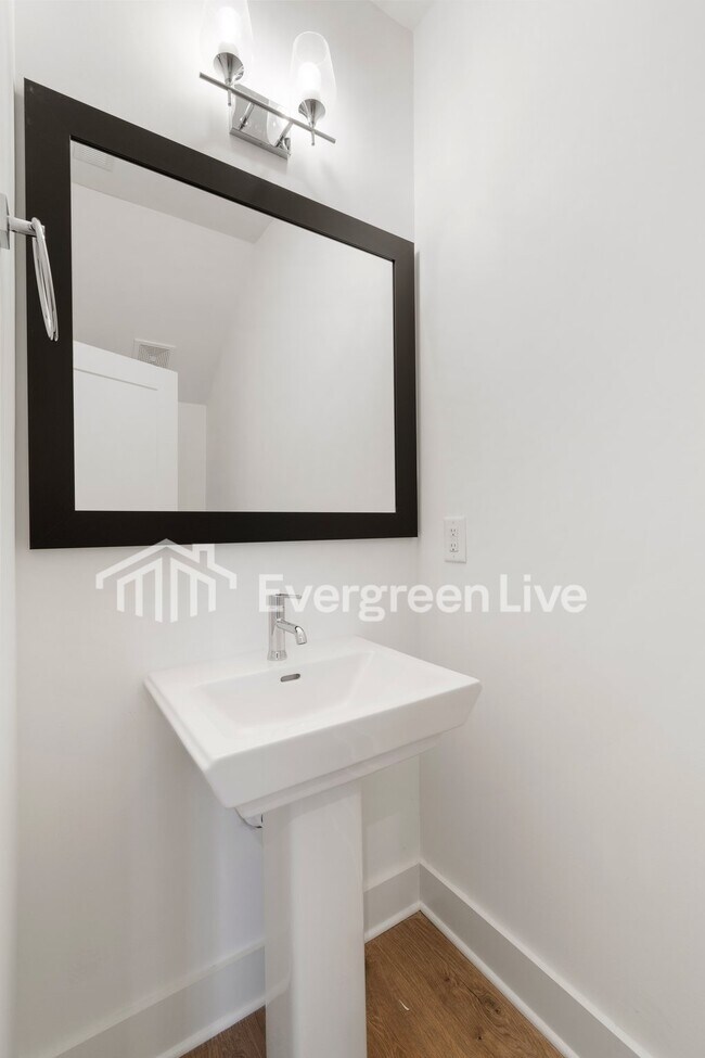 Building Photo - 129 Leggo Ave