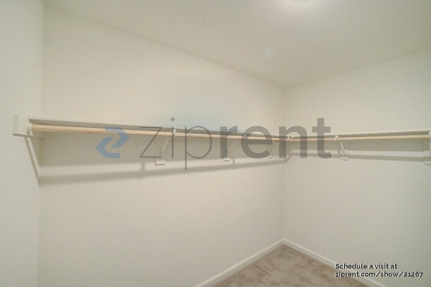 Building Photo - Unit