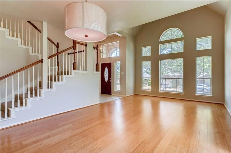 Building Photo - 9132 Fainwood Ln