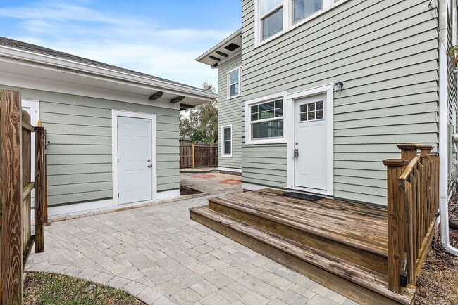 Building Photo - 134 22nd Ave N