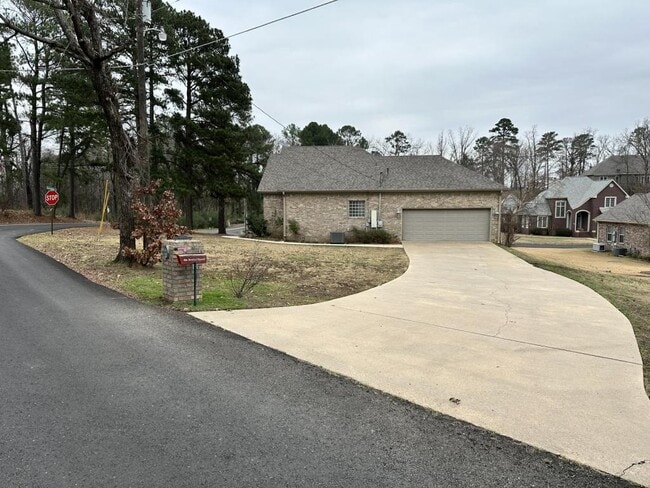 Building Photo - 105 Summertime Point