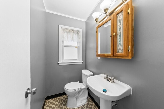 Building Photo - 8142 S Yates Blvd