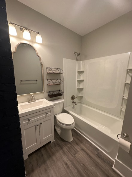 Building Photo - 813 Reading Rd