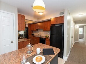 Building Photo - 828 Greene St