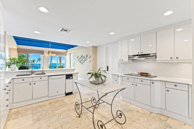 Building Photo - 5221 Fisher Island Dr