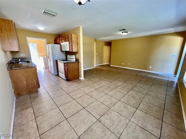 Building Photo - 1104 Bermar St