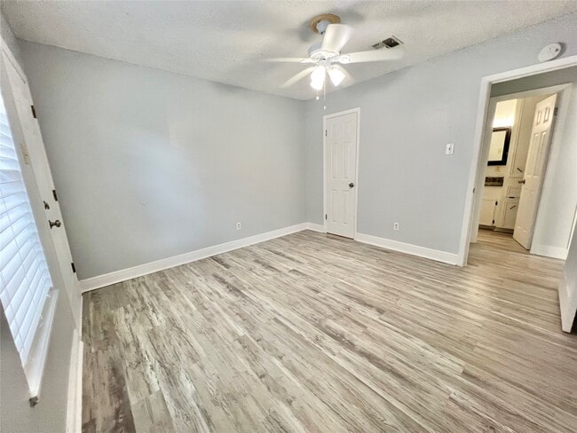 Building Photo - 4021 Avenue Q 1/2