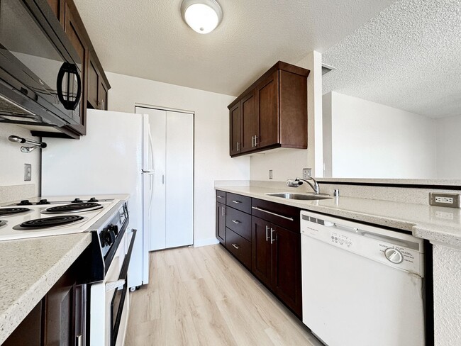 Building Photo - Recently Refreshed Pet Friendly Waikele Co...